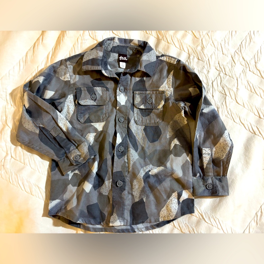 Tea Collection Gray Camo Botton Up Long-sleeved Shirt